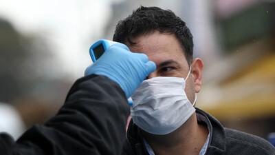 Uzmanı uyardı! 3 Covid hastasından birinde gözüküyor