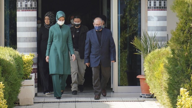 Sümeyye Erdoğan'dan Başak Cengiz'in ailesine ziyaret