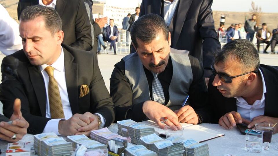 Gelin ve damada 1 milyon 258 bin lira takıldı