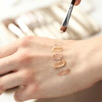 Tişörtten fondöten lekesi nasıl çıkar?