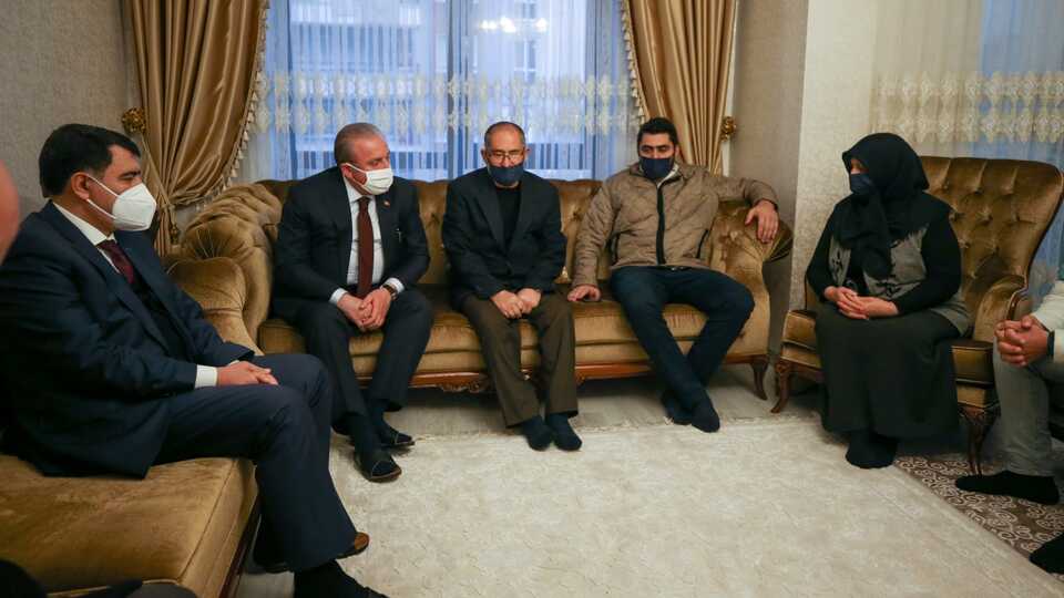 Şentop'tan Başak Cengiz'in ailesine ziyaret