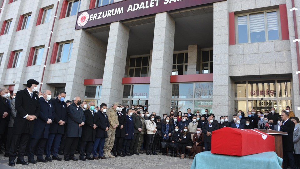 Aşı olmayan ağır ceza hakimi koronaya yenildi