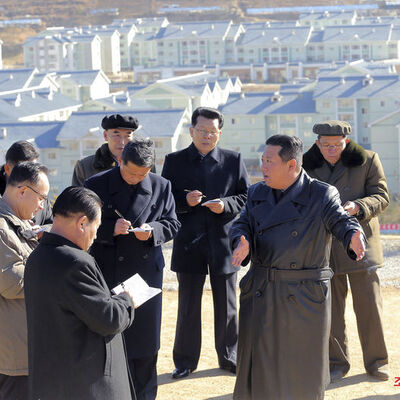 Kim Jong-un ortaya çıktı!