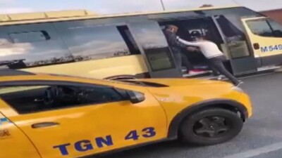 Taksicinin 'eksik para' kavgasında dehşet anları!