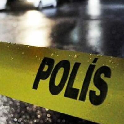 Kız çocuğunun eşarbı iş makinesine takıldı!