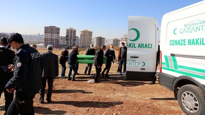 Bir kadın cinayeti daha! Boğazı kesilmiş halde bulundu