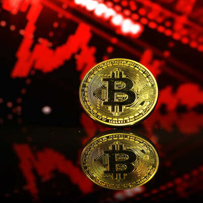 Bitcoin zirveden sert düştü