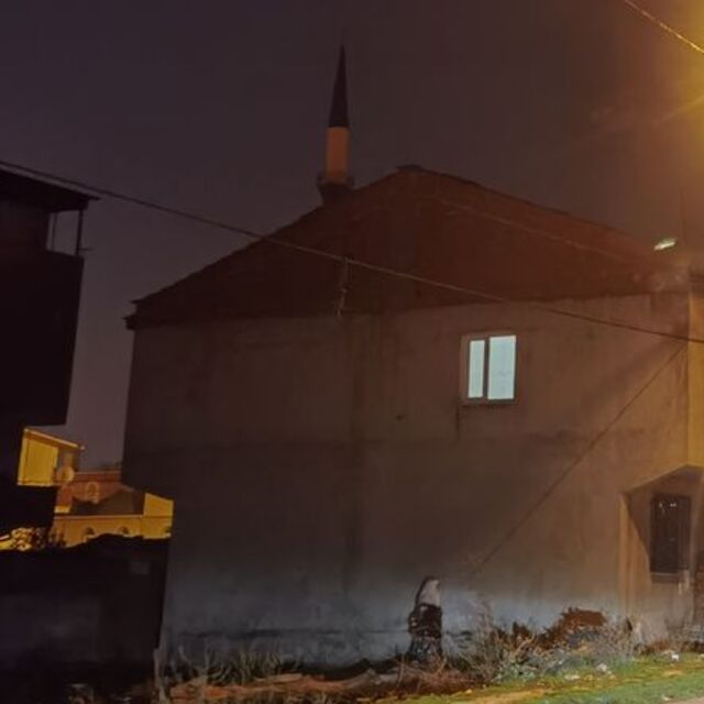 Baca temizlerken 3 katlı binanın çatısından düştü