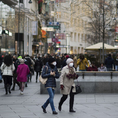 Kısıtlamalar geldi, aşı kuyrukları oluştu!