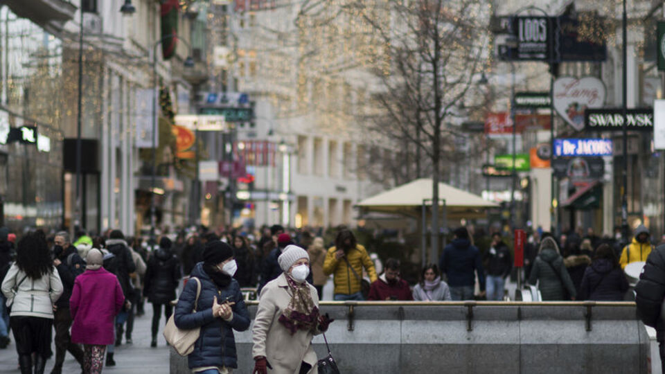 Kısıtlamalar geldi, aşı kuyrukları oluştu!