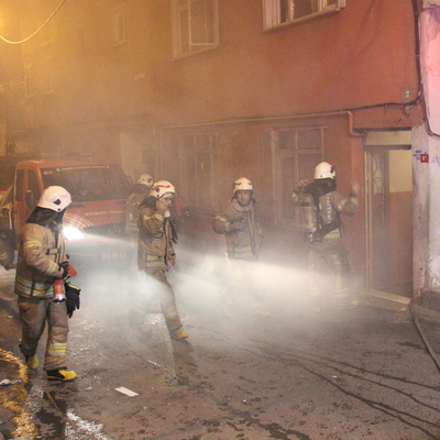 Kiracılar iki gecekonduyu yakıp kaçtı!