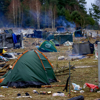 Göçmenler Belarus-Polonya sınırındaki kampı boşalttı
