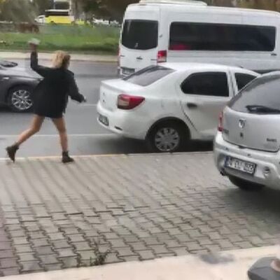 O anlar kamerada! Eşiyle tartıştı! Otomobili parçaladı!