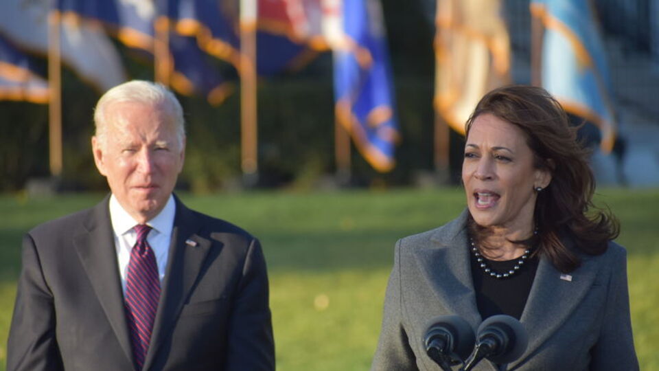 Biden'ın yetkileri geçici olarak Harris'e geçti