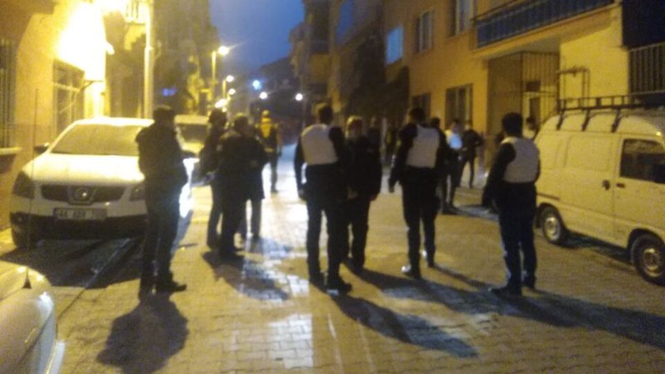 Eşi ve çocuklarını rehin alan kişi aranıyor