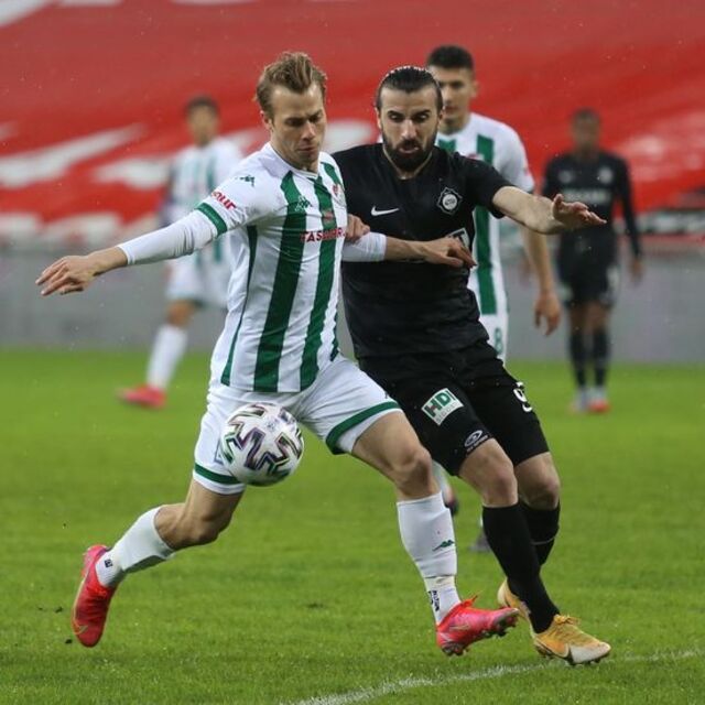 Bursaspor'da İsmail Çokçalış kadro dışı kaldı