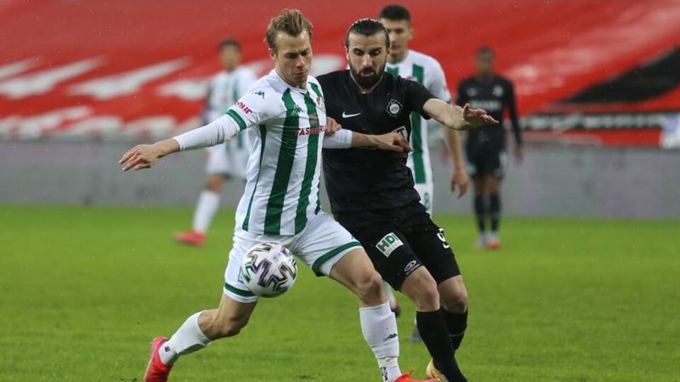 Bursaspor'da İsmail Çokçalış kadro dışı kaldı