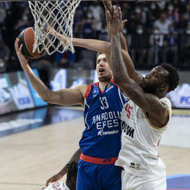 Anadolu Efes evinde fark attı