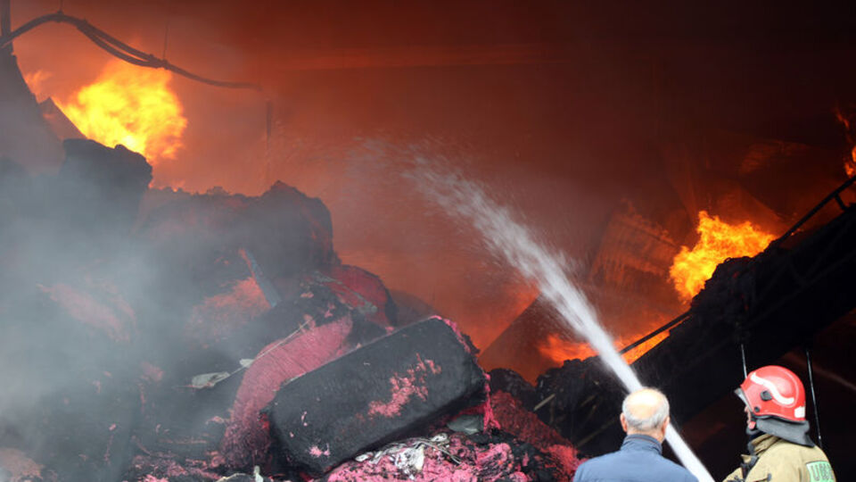 Uşak'ta fabrika yangını!