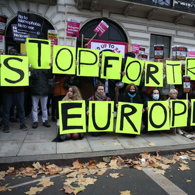 İngiltere'de AB'nin göç politikasına karşı protesto