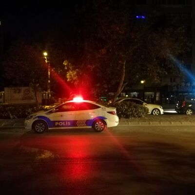 Seyir halindeki taksiden ateş açtılar!