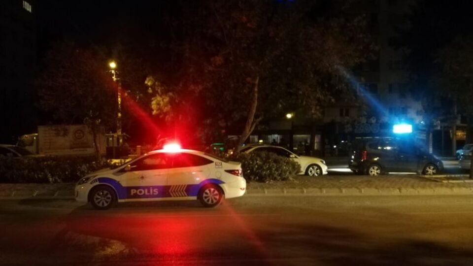 Seyir halindeki taksiden ateş açtılar!