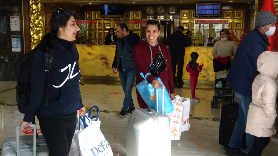 İranlı turistler esnafın yüzünü güldürdü