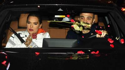 Demet'e gül yağmuru!