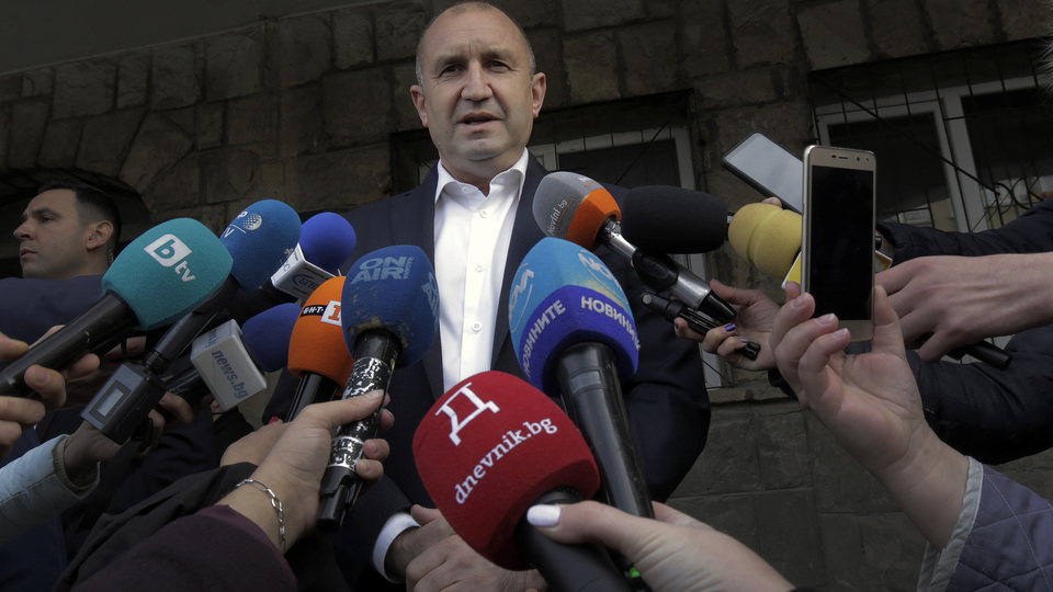 Bulgaristan'da seçimi Rumen Radev kazandı