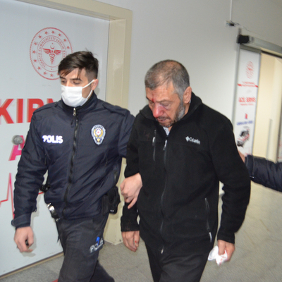 Uyuyan karısına defalarca saldırdı!