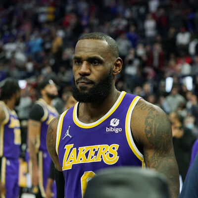 LeBron'un dirseği kavga çıkardı