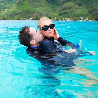 Ünlü çiftten balayı pozu