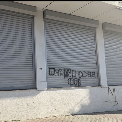 Kızlarını eve gönderip karısını öldürdü!