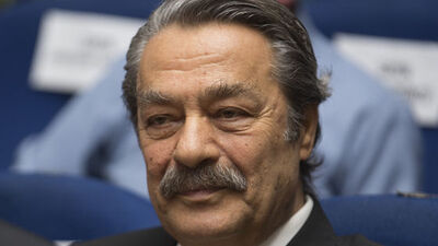 Kadir İnanır'dan haber var