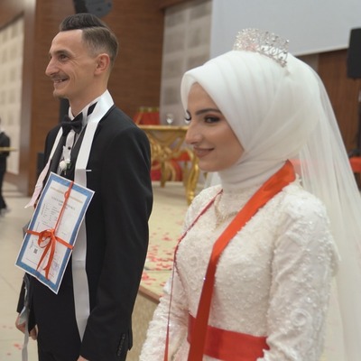 Düğünde takı yerine tapu taktı!