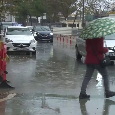 Beklenen yağış İstanbul'a geldi!