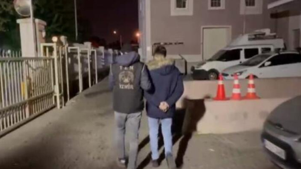 İzmir'de FETÖ operasyonu: 31 şüpheli yakalandı