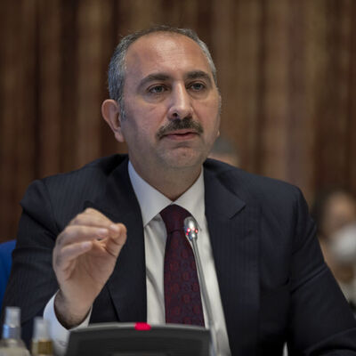 Kadınlara ısrarlı takibe ceza artırımı yolda