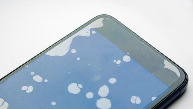 Ekran koruyucudaki hava kabarcığı nasıl giderilir?