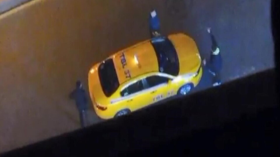 Taksici ile tartıştı, meydan dayağı yedi!