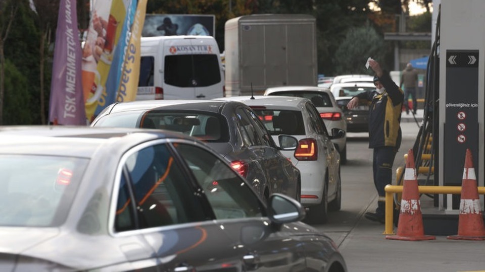 Akaryakıtta zam! 50 lira avantaj kuyruğu