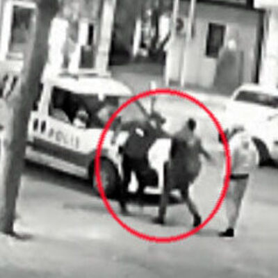 Polisi sırtından bıçakladı! Bacağından vuruldu!