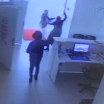 Kadın hasta, "Kilo ver" diyen doktoru bıçakladı!