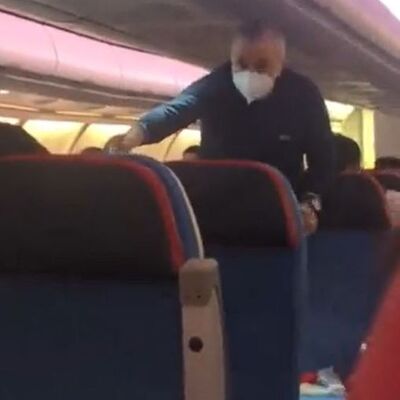 O anlar kamerada! Uçakta kalp krizi!