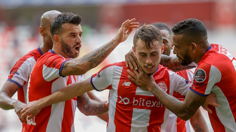 Akdeniz derbisi Antalya'nın!