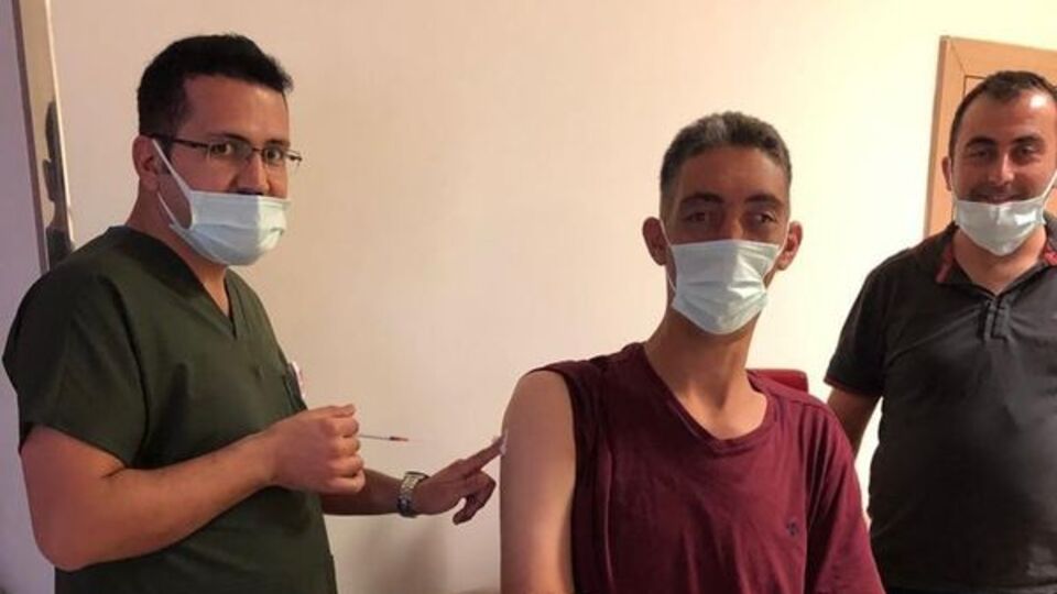 Dev Adam Kösen'den aşı kampanyasına destek çağrısı