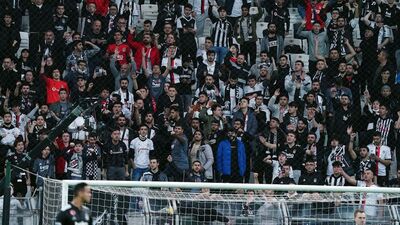 Beşiktaşlı taraftarlardan oyunculara tepki