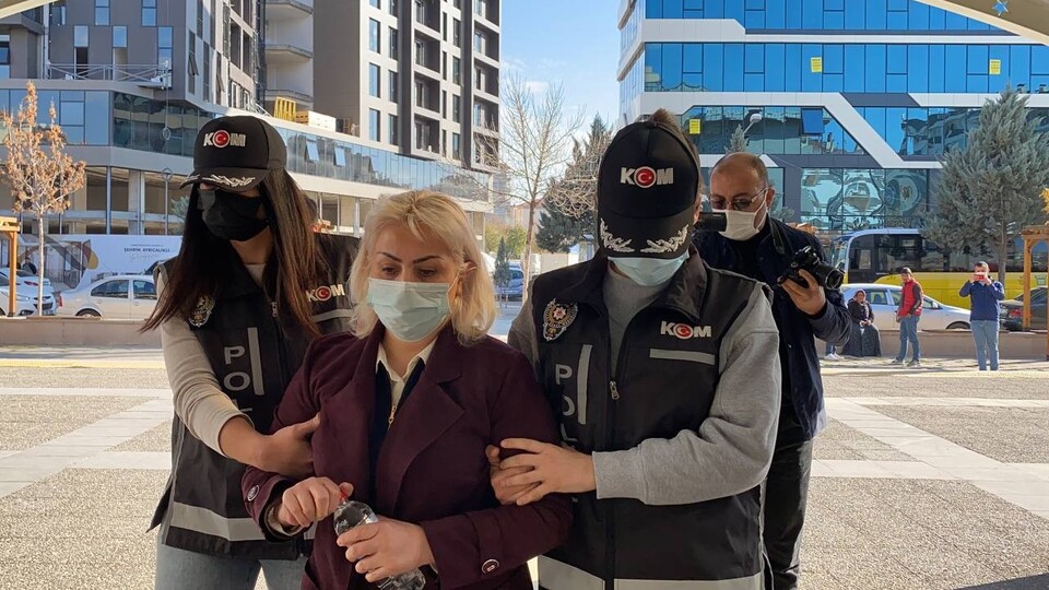 Sadece doçentlik değil her şeyi sahte çıktı!