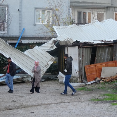 Birçok kenti kuvvetli lodos vurdu!