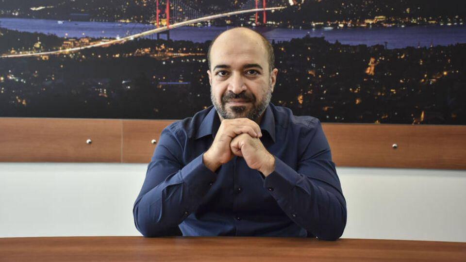 Kalp krizi geçiren yolcuya müdahale eden doktor uçakta yaşananları anlattı